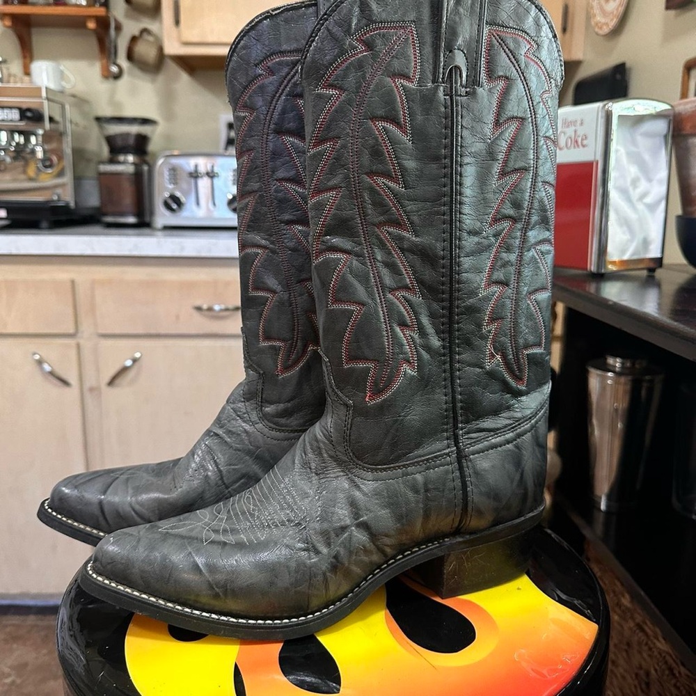 Wrangler Charcoal Cowboy Boots with Red Stitching